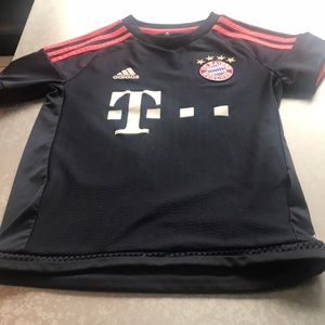 black bayern jersey